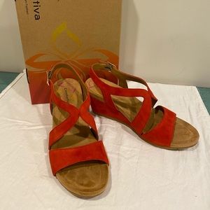 Comfortiva red suede wedges 9m